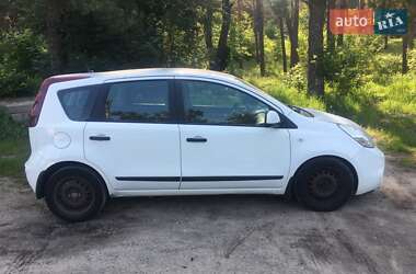 Хэтчбек Nissan Note 2012 в 