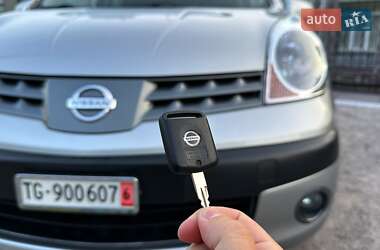 Хэтчбек Nissan Note 2006 в 