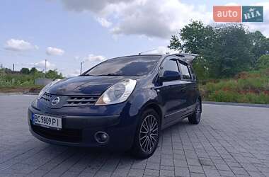 Хэтчбек Nissan Note 2006 в 