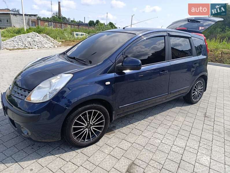 Хэтчбек Nissan Note 2006 в 