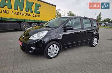 Хэтчбек Nissan Note 2010 в 