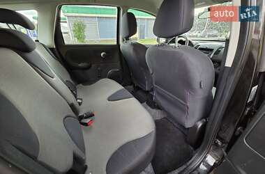 Хэтчбек Nissan Note 2010 в 
