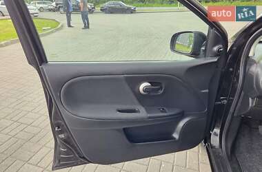 Хэтчбек Nissan Note 2010 в 
