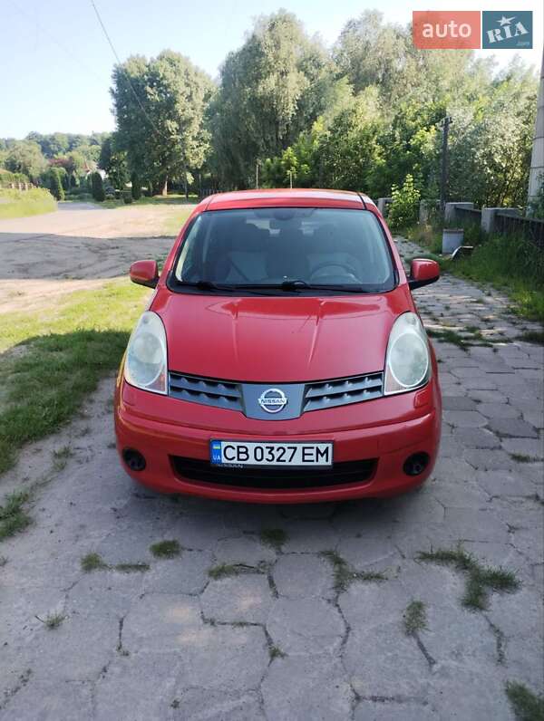 Хэтчбек Nissan Note 2008 в 