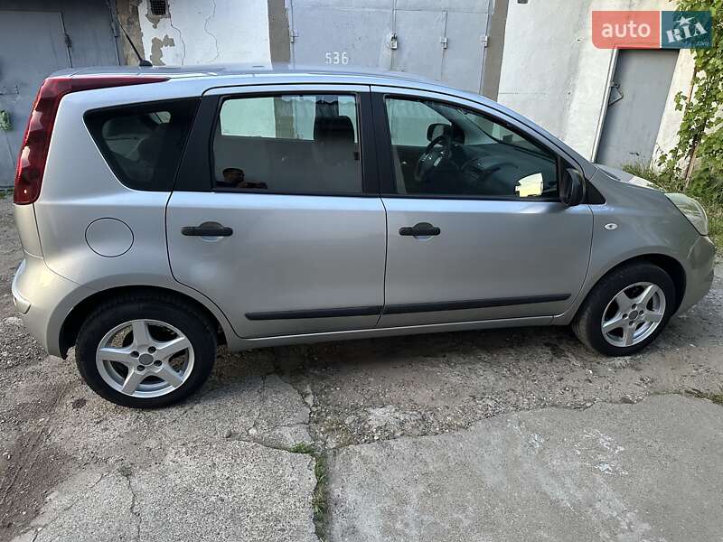 Хетчбек Nissan Note 2009 в Чернівцях