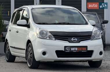 Хэтчбек Nissan Note 2012 в 
