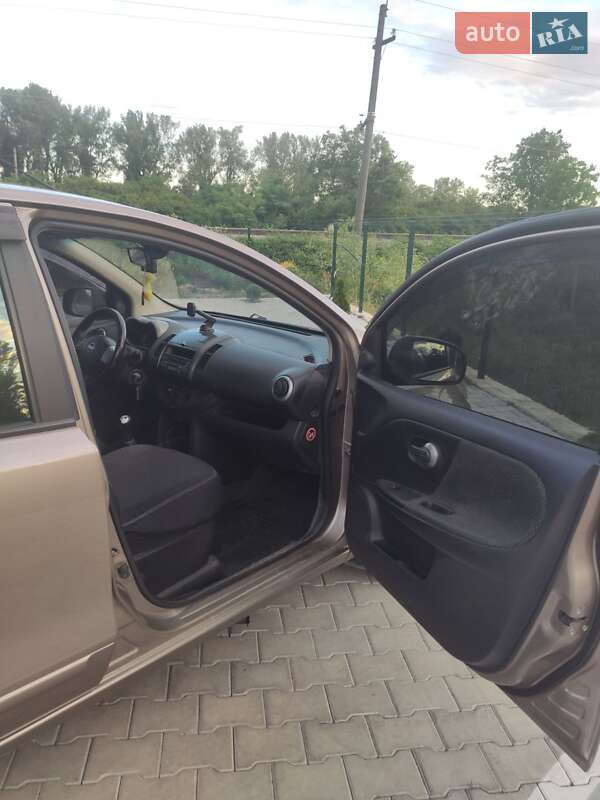 Хэтчбек Nissan Note 2006 в Виноградове