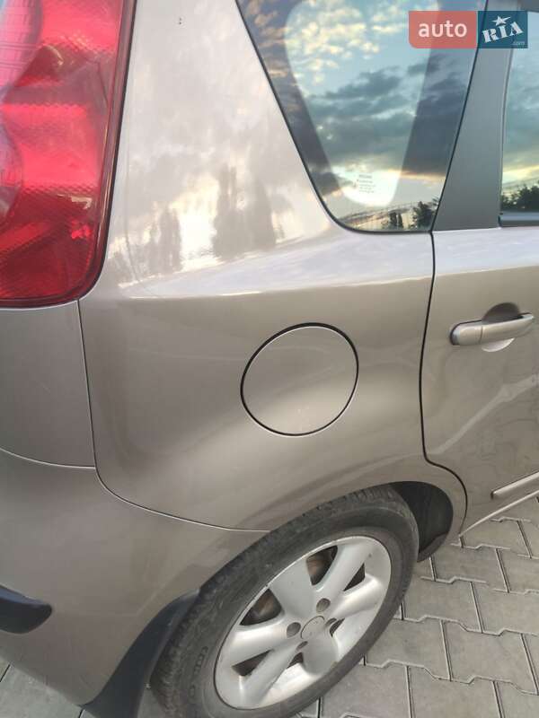 Хэтчбек Nissan Note 2006 в Виноградове