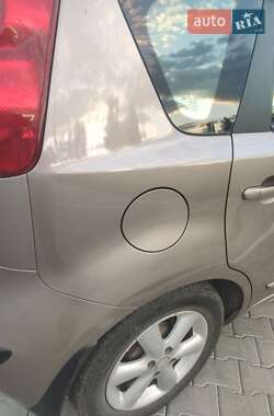 Хэтчбек Nissan Note 2006 в 