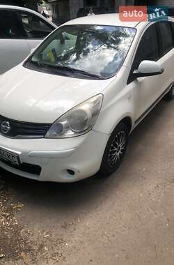 Хэтчбек Nissan Note 2013 в 