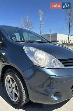 Хэтчбек Nissan Note 2012 в 