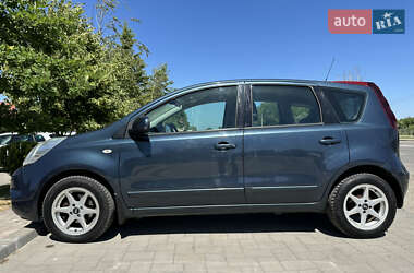 Хэтчбек Nissan Note 2012 в 