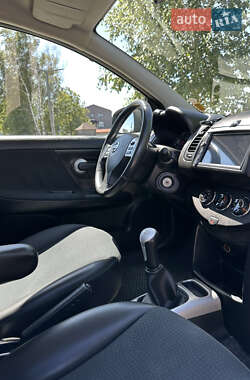 Хэтчбек Nissan Note 2012 в 