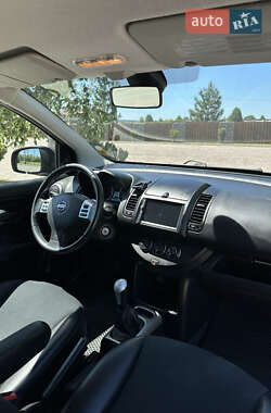 Хэтчбек Nissan Note 2012 в 