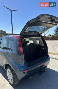 Хэтчбек Nissan Note 2012 в 