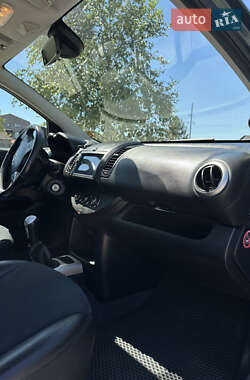 Хэтчбек Nissan Note 2012 в 