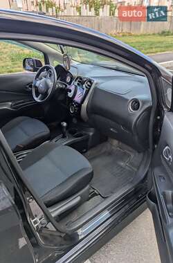 Хэтчбек Nissan Note 2012 в 