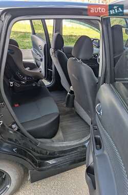 Хэтчбек Nissan Note 2012 в 