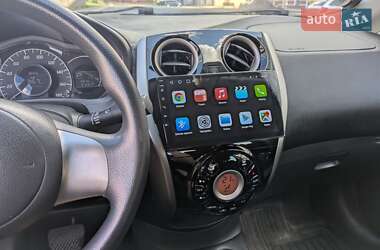 Хэтчбек Nissan Note 2012 в 