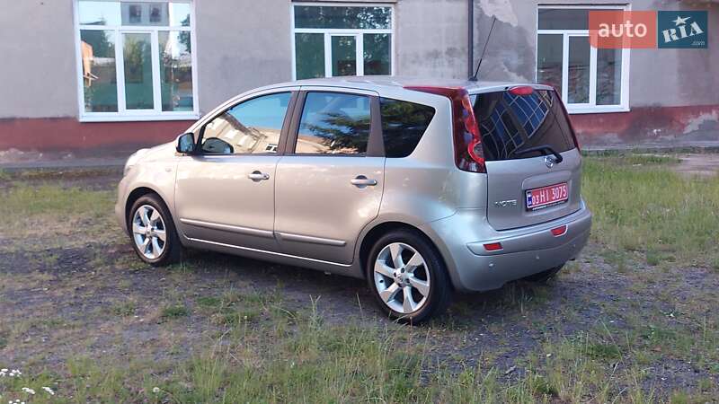 Хетчбек Nissan Note 2010 в Луцьку