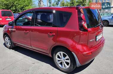 Хэтчбек Nissan Note 2012 в 