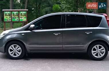 Хэтчбек Nissan Note 2011 в 