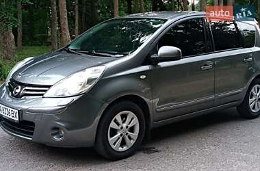 Хэтчбек Nissan Note 2011 в 