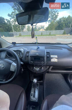 Хэтчбек Nissan Note 2007 в 