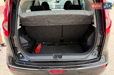 Хэтчбек Nissan Note 2010 в 