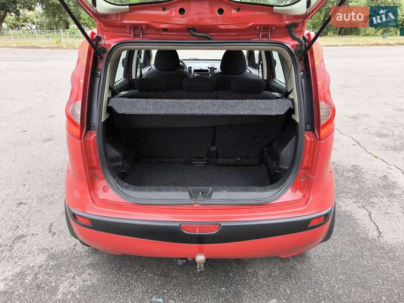 Хэтчбек Nissan Note 2006 в Киеве