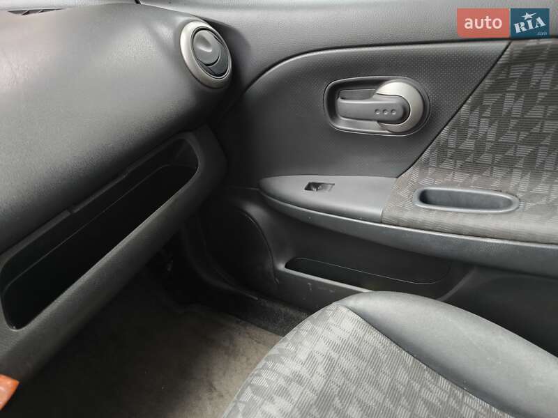 Хэтчбек Nissan Note 2006 в Киеве