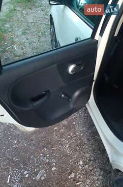 Хэтчбек Nissan Note 2013 в 