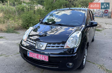 Хэтчбек Nissan Note 2006 в 