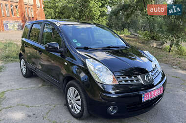 Хэтчбек Nissan Note 2006 в 
