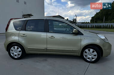 Хэтчбек Nissan Note 2009 в 