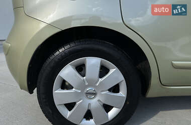 Хэтчбек Nissan Note 2009 в 