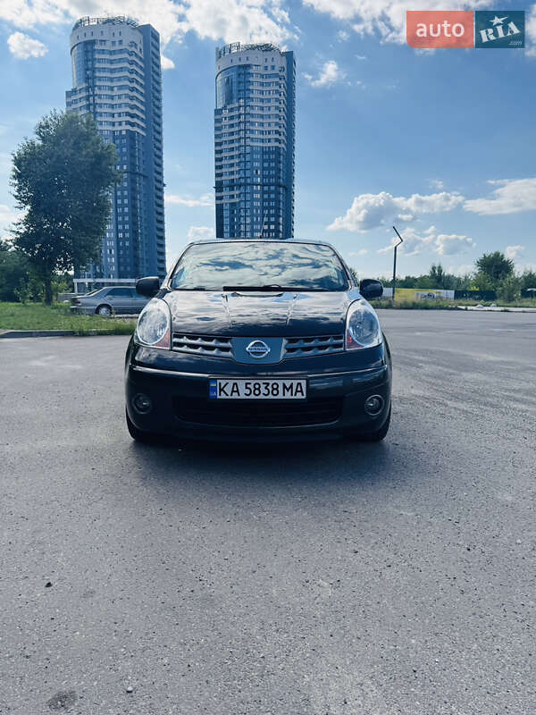 Хэтчбек Nissan Note 2006 в 