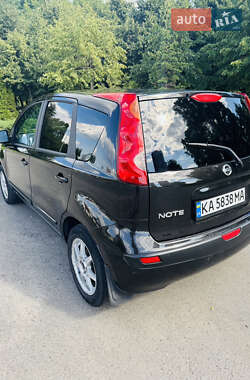 Хэтчбек Nissan Note 2006 в 