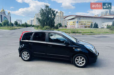 Хэтчбек Nissan Note 2006 в 