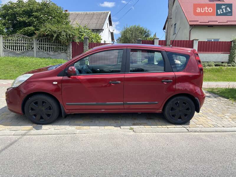 Хэтчбек Nissan Note 2011 в Львове