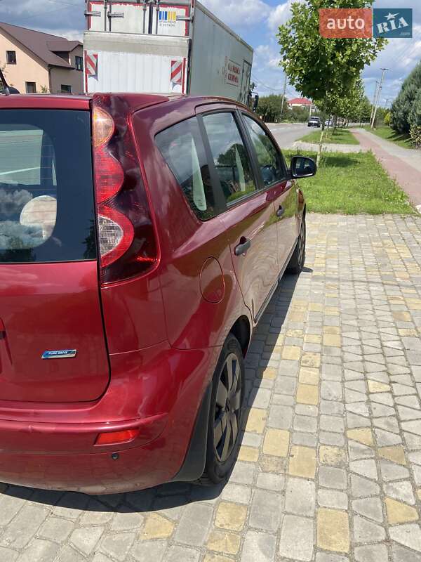 Хэтчбек Nissan Note 2011 в Львове