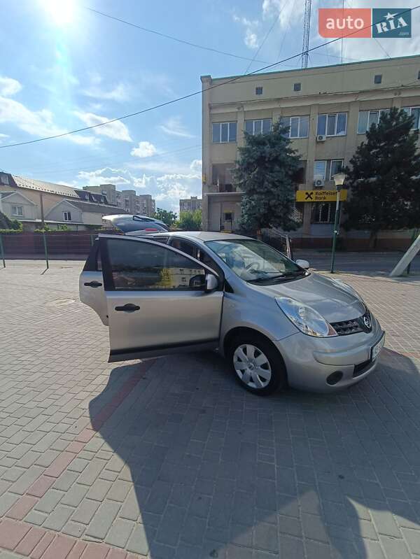 Хэтчбек Nissan Note 2008 в Могилев-Подольске