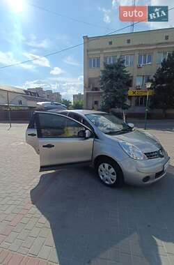 Хэтчбек Nissan Note 2008 в 