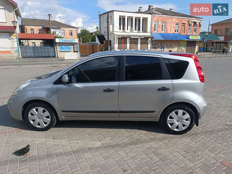 Хэтчбек Nissan Note 2008 в Могилев-Подольске