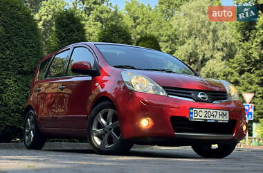 Хэтчбек Nissan Note 2011 в 
