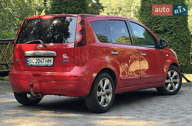 Хэтчбек Nissan Note 2011 в 