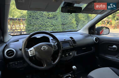 Хэтчбек Nissan Note 2011 в 
