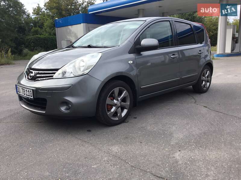 Хэтчбек Nissan Note 2011 в Староконстантинове