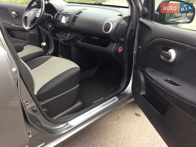 Хэтчбек Nissan Note 2011 в Староконстантинове