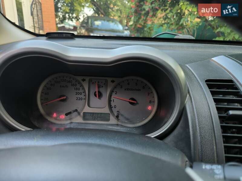 Хэтчбек Nissan Note 2008 в Гадяче